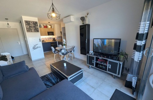 Brignoles Apartment | Brignoles apartment in quiet area near town center