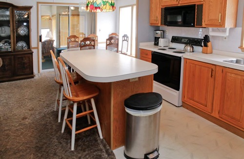 Bradford Cabin | Bring the whole family to this Lamoka Lake Cutie!