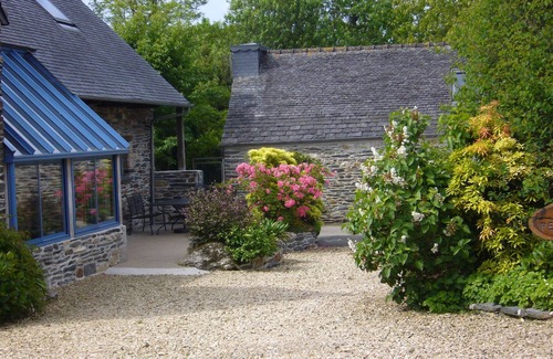 Le Cloitre-Saint-Thegonnec Cottage | Brittany, Finistère, pets welcome, modular gîte for 2, 4 or 6 people.