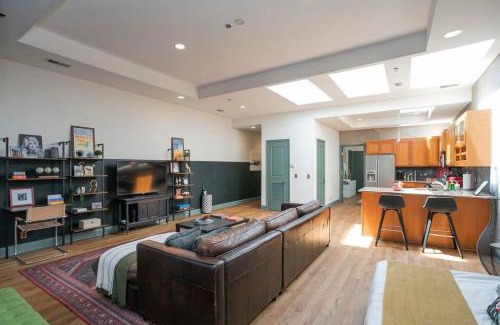Downtown Nashville House | Broadway Penthouse Above Live Music & Bars