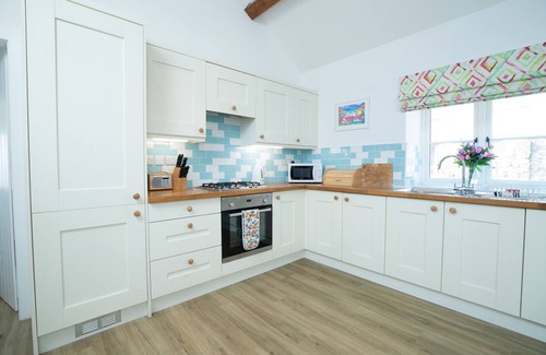 Brynsiencyn Cottage | Bron Haul - sleeps 2 guests in 1 bedroom