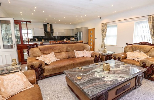 Oakworth Cottage | BRONTE VIEW HIDEAWAY, character holiday cottage in Oakworth