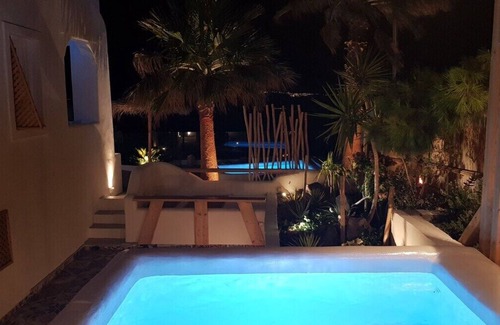 Akrotiri Villa | Bronze Suite with Sauna & Outdoor Hot Tub