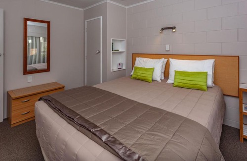 Thames Hotel | Brookby Motel