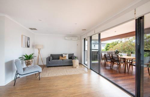 Safety Beach House | Brooklyn Beach Abode Walk to the beach