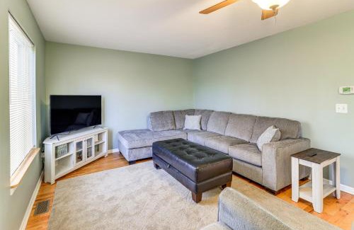 Brooklyn House | Brooklyn Cottage with Dock - Steps To Wamplers Lake!