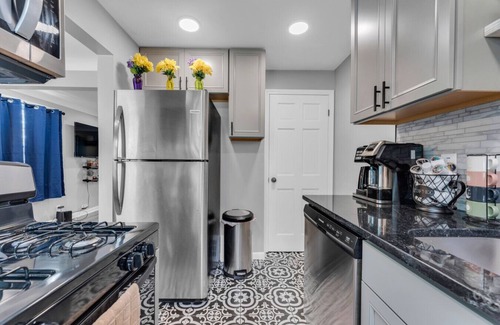 Brooklyn Apartment | Brooklyn Townhome|9 Miles to Downtown|Sleeps 5