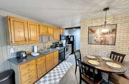 Gnaw Bone Cabin | Brookside Cabin w/HotTub & Fire Pit on 2 Acres