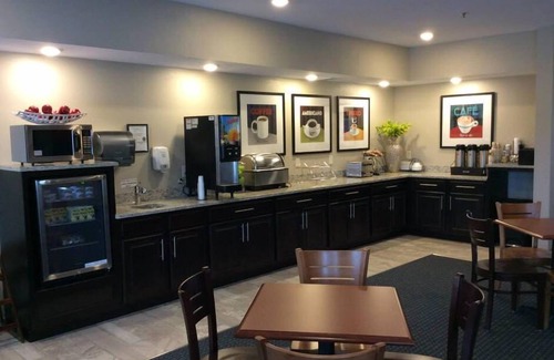 Algona Hotel | Brookstone Lodge & Suites