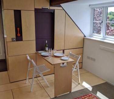 Sheffield Green Apartment | Browhill Loft - contemporary, handcrafted studio