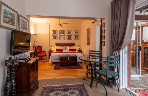 Eastcliff House | Brown Jug Studio Apartment