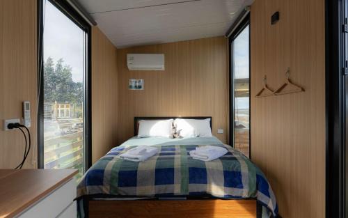 Surat Bay House | Bruce Farm Alpaca Cabin 2 by Tiny Away
