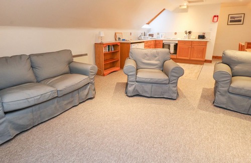 Loch Tay Cottage | BRUCE, pet friendly, character holiday cottage in Kinloch Rannoch