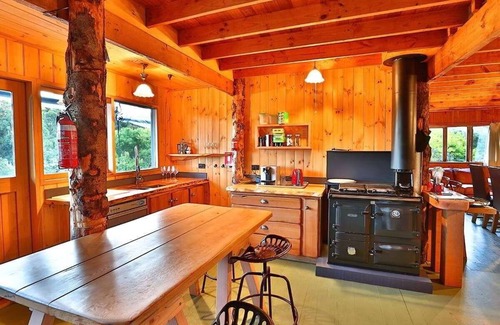 South Bruny House | Bruny Island Lodge ~ Rustic timber chalet!