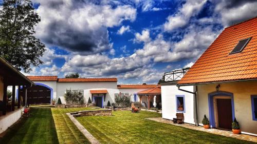 Lhenice House | Brusna Farmhouse
