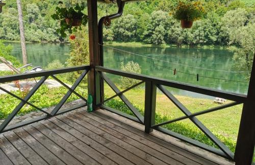 Beserovina Cabin | Brvnara na obali reke Drine