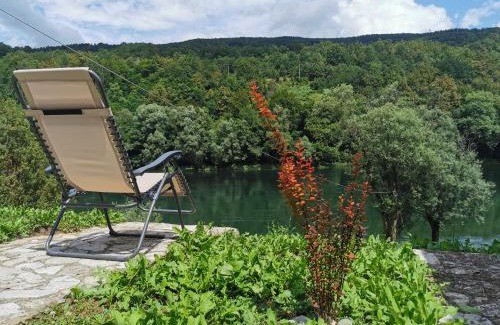 Beserovina Cabin | Brvnara na obali reke Drine