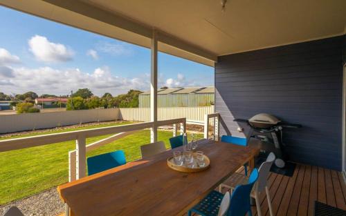 Goolwa Beach House | Bryant Blue 10 Bryant Crescent Goolwa Beach-No Linen Included