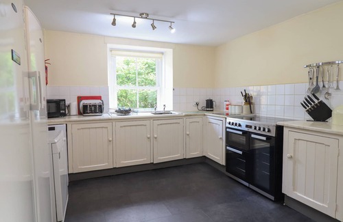 Dolgellau Cottage | BRYN CEMLYN, pet friendly, with a garden in Ganllwyd