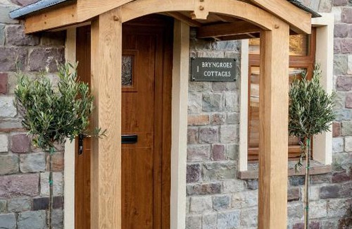 Ystradgynlais House | Bryn-Y-Groes Cottage