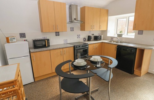 Burry Port House | BRYNAWEL, pet friendly, character holiday cottage in Burry Port