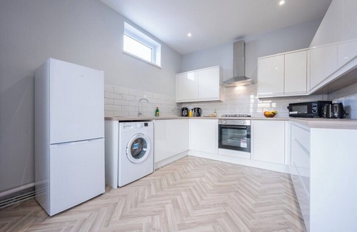 Newport House | Brynglas House by Tŷ SA