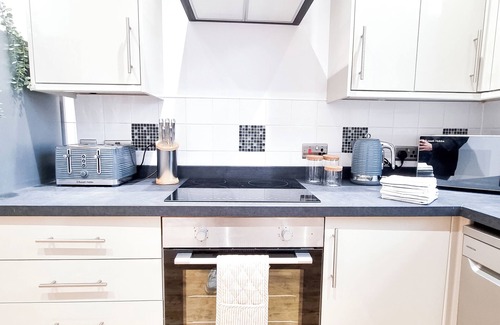 Uplands Apartment | Brynmill Flat Sleeps 3/5 | Close to Beach, Uni & Park | Free Wifi | Free Parking