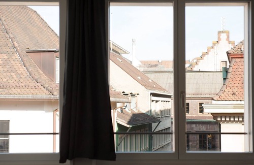 Basel City Centre Apartment | BS Van Gogh IV - Marktplatz HITrental Apartment