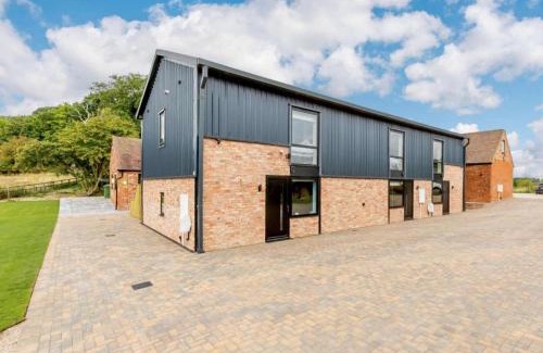Moreton Valence House | Buck Cottage-Disabled Access-3 Bed-Hot Tub-Pets