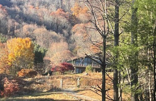 Independence House | Buck Mountain Ranch Retreat