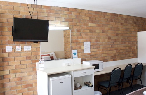 Warwick Hotel | Buckaroo Motor Inn