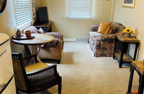 Austintown Apartment | Buckeye Bungalow-Charming 2-bedroom apartment in Youngstown