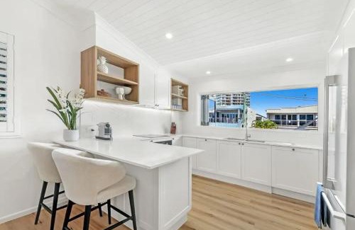 Surfers Paradise Villa | Budds Villa 1 By Khove