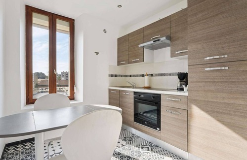 Charleville-Mezieres Apartment | Budget apart city centre with parking