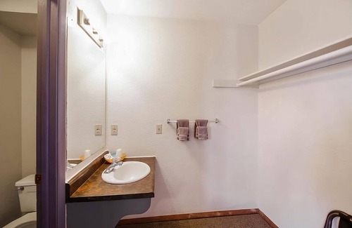 Cheyenne Wells House | Budget-Friendly Accommodations! Free Parking, Pet-Friendly, Near Restaurants