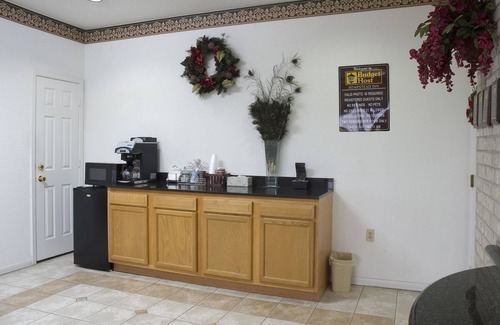 Kempwood Hotel | Budget Host, Hempstead Inn