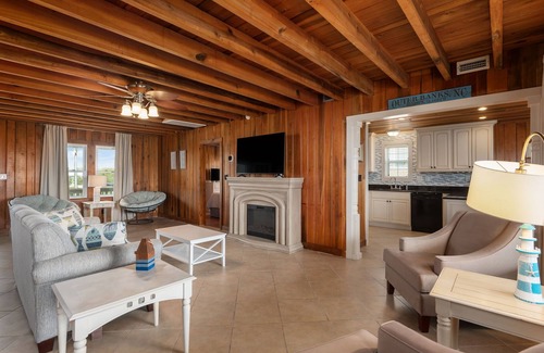 Kill Devil Hills Apartment | Budget & Pup-Friendly Oceanside! Classic OBX Style w/Shiplap, Walk-In Showers!