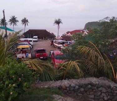 Pagudpud House | BUENAVISTA'S beach TRAVELLERS INN