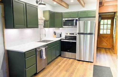 Alpine House | Buffalo Cabin -charming Alpine retreat w/king bed