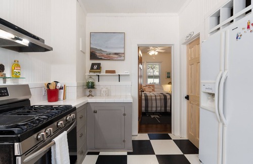 Boerne House | Buffalo Haus - Downtown charm 2-bedroom bungalow