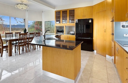 Merriang House | Buffalo River Retreat - 5 Bedroom