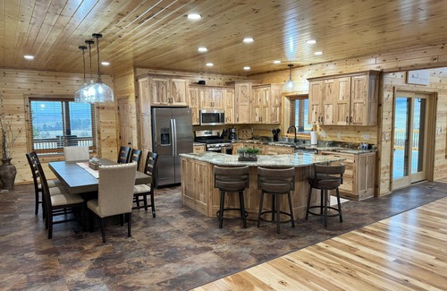 Hulett House | Buffalo Run. 4 Bedroom/4 Bath Home located on the Golf Course at Devil's Tower.