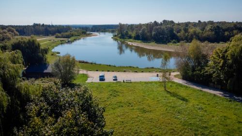 Drohiczyn House | Bug Na Skarpie - Domek Wypoczynkowy z Jacuzzi i Kominkiem