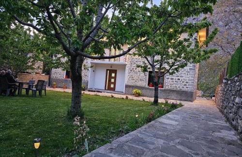 Rabdisht House | Bujtina Goleci