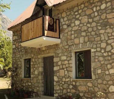 Okol Bed & Breakfast | Bujtina Milani