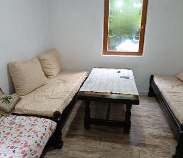 Pejë House | Bujtina Ora e Shales