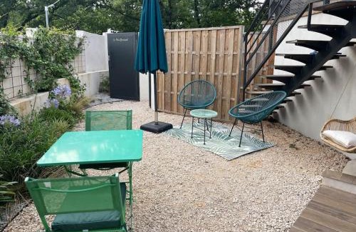 Saint-Martin-de-Londres Apartment | Bulle de détente avec jacuzzi