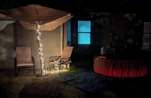 Woodward House | Bumble Bee Cottage w/hot tub