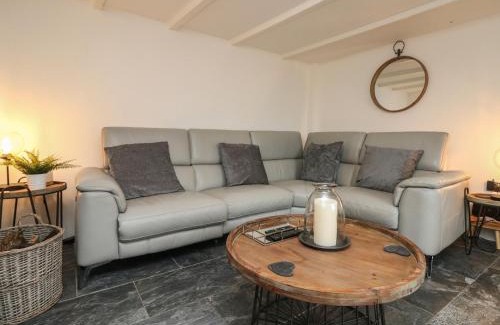 Luxulyan House | Bumblebee Cottage