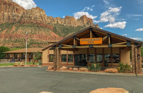 Zion National Park South Entrance Hotel | Bumbleberry Inn